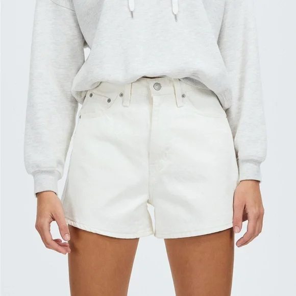 Levi’s High Rise Loose Shorts - Picture 16 of 16